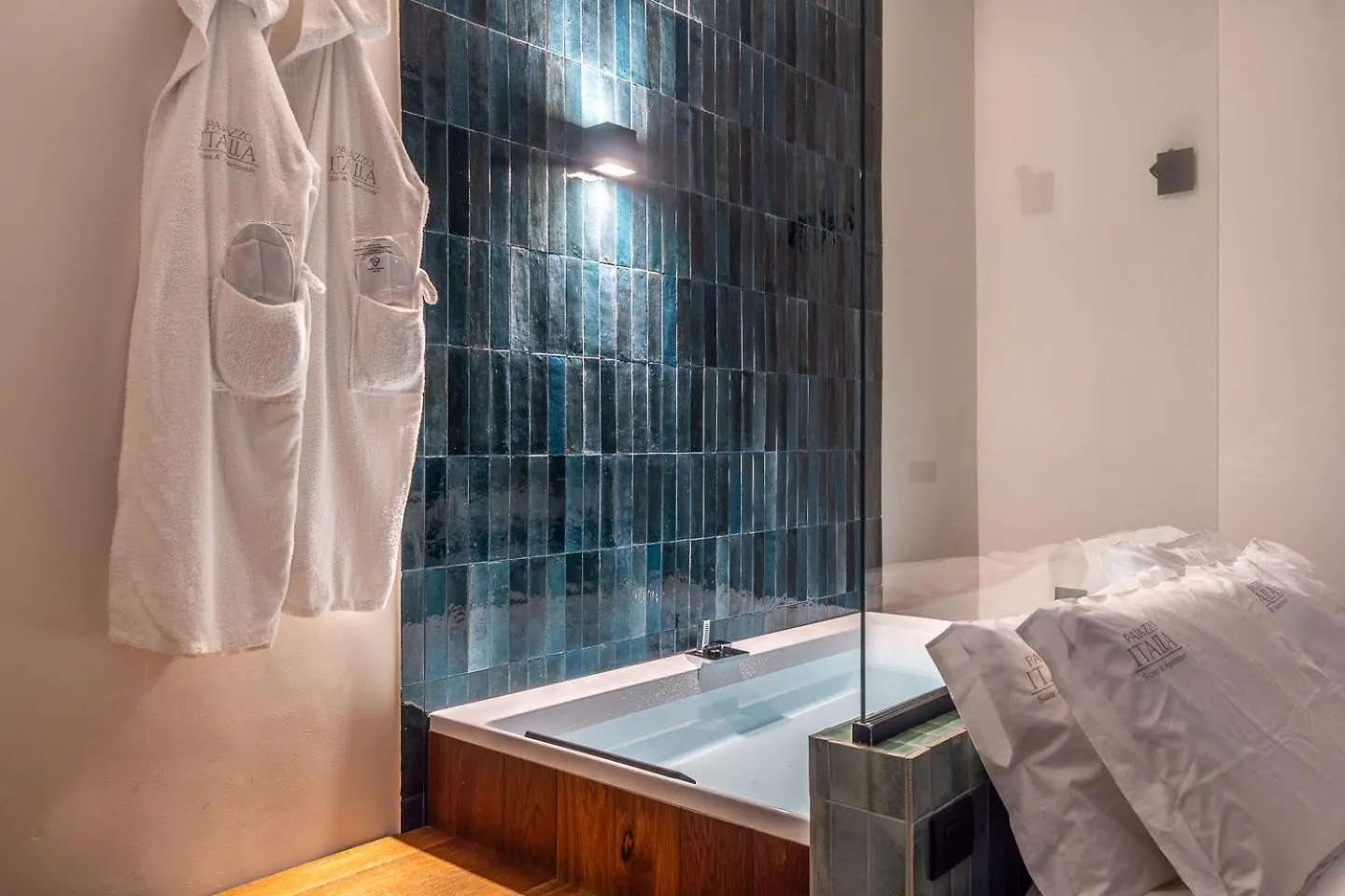 Palazzo Italia Suites Bari 0*,  Italien