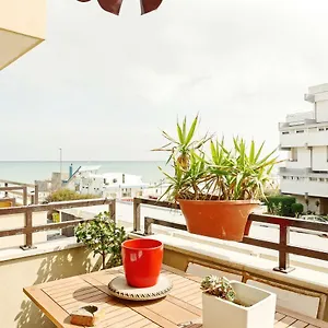 Airport Seaview Apartment
