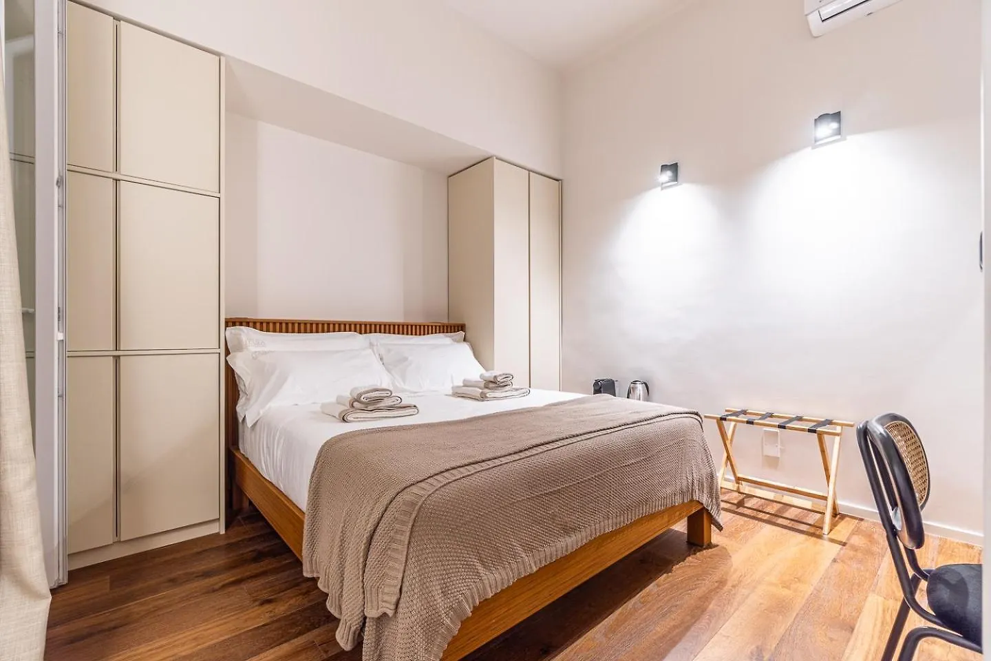 Palazzo Italia Suites Bari 0*,  Italy