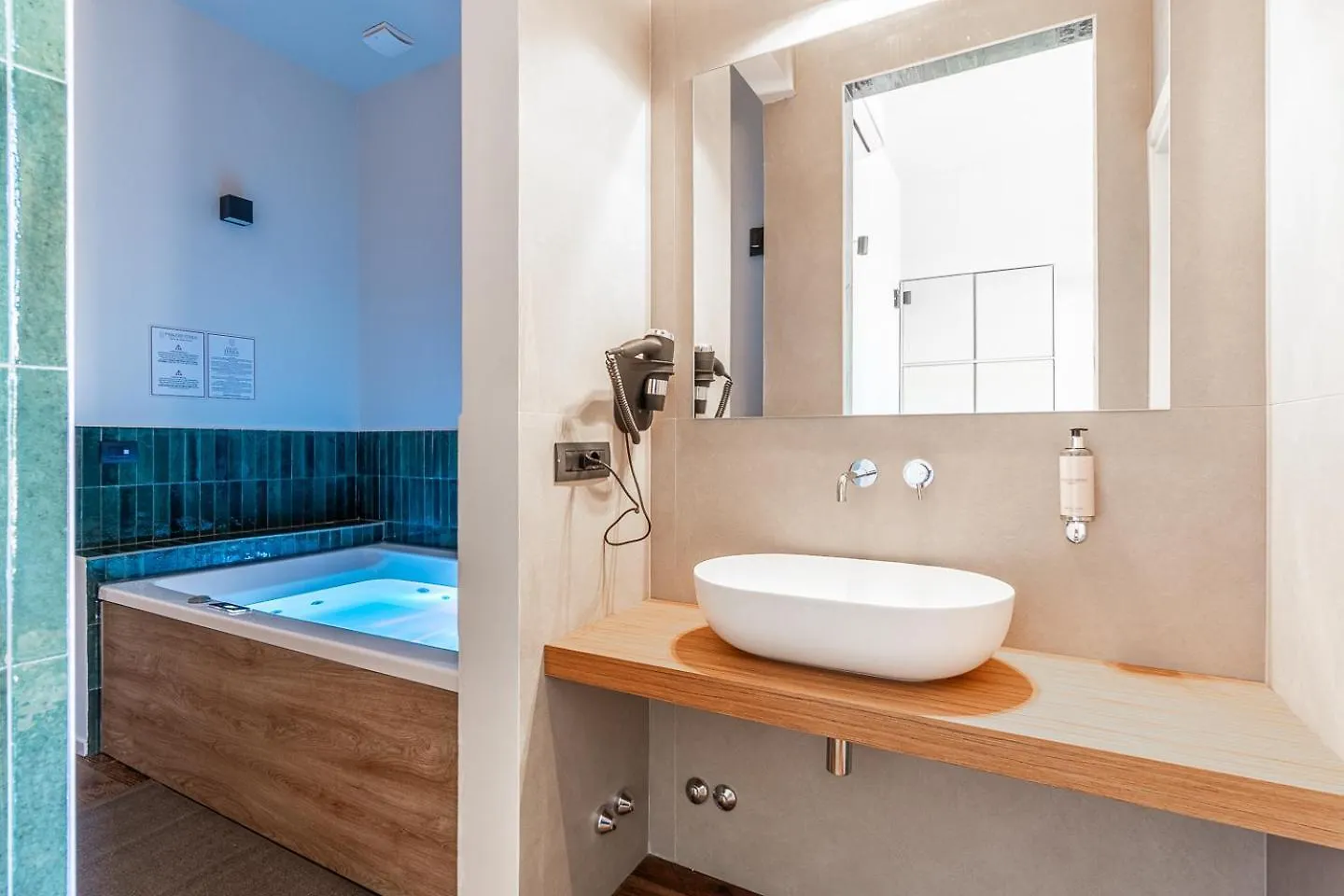 Palazzo Italia Suites Bari 0*,